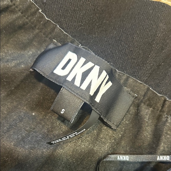 DKNY Black Faux Leather Pleated Skirt in Size Small - Picture 9 of 10